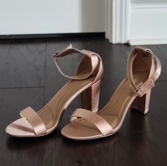 Heels - Picture 5 of 6